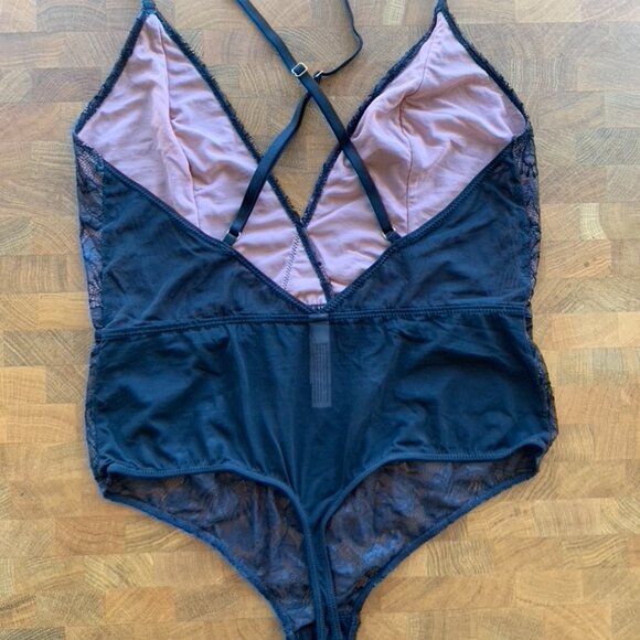 Auden Lace Bodysuit - Black and Pink M - Picture 2 of 6